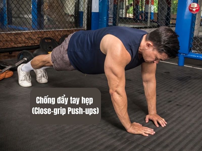Chống đẩy tay hẹp là một biến thể khác của hít đất tiêu chuẩn