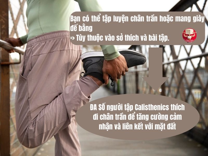 Điểm thú vị trong Calisthenics: Bạn có thể mang giày hoặc thậm chí đi chân trần để tập luyện, phù thuộc vài bài tập hoặc sở thích