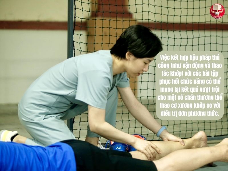 Theo nghiên cứu tổng hợp từ các tổ chức y học thể thao quốc tế (2020-2024), việc kết hợp các phương pháp phục hồi khác nhau mang lại kết quả vượt trội so với chỉ tập trung vào 1 phương pháp