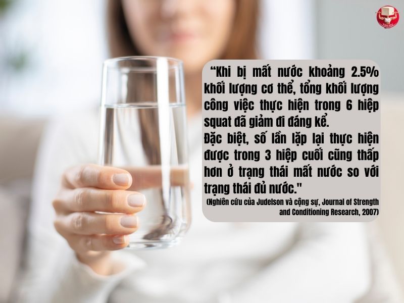 Tác động của thiếu nước đến sức mạnh và sức bền cơ bắp